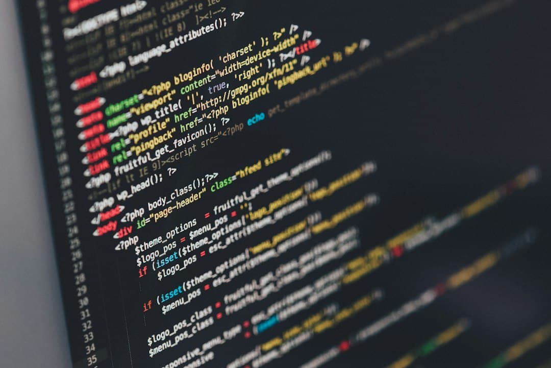 Beeldscherm met programmeercode van een website