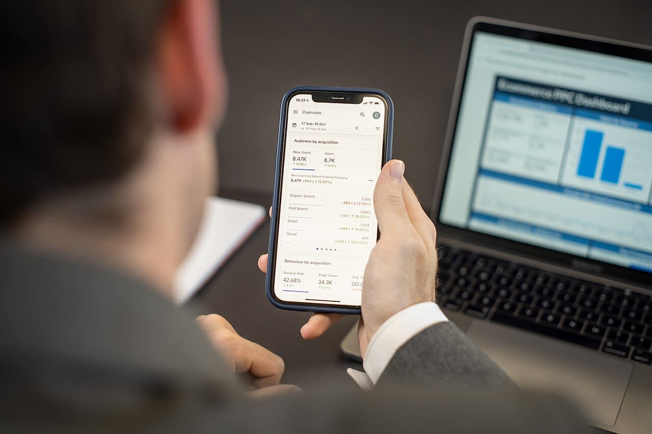 Websitestatistieken bekijken op een telefoon
